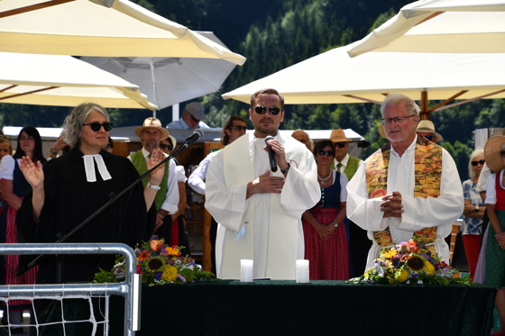 v.l.n.r.: Pfarrerin Andrea Mattioli von der ev. Kirche Zlan, Provisor Mag. Karol Spinda von der kath. Kirche Stockenboi, Dechant Kons. Rat Mag. Ernst Windbichler von der Diözese Gurk
