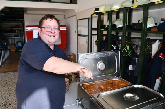 im R&uuml;sthaus wird schon aufgekocht - Chefkoch Markus Pleil