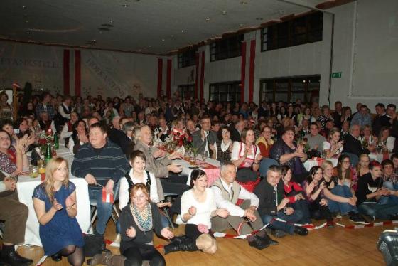 ein vollbesetzter Saal