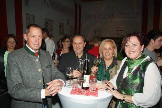 Vzbgm Haller Josef von der Gemeinde Ferndorf mit Begleitung