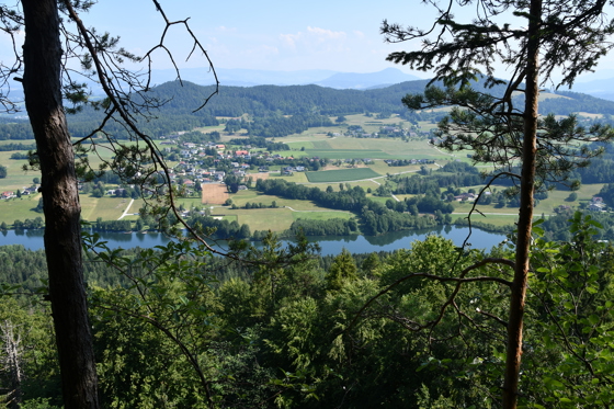 ...oben angekommen - Blick &uuml;ber das Keutschacher Seental..