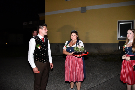 bei Dunkelheit kamen wir zum Festgelände