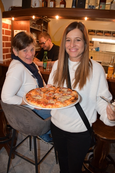 ...auch Pizza gibt es...