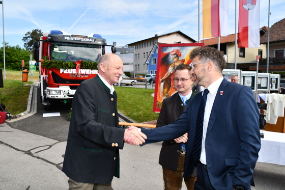 BGM Manuel Müller von der Marktgemeinde Paternion begrüsst seinen Amtskollegen der Gemeinde Stockenboi - BGM Hans Jörg Kerschbaumer