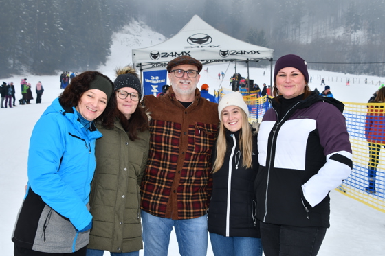 VS - Direktor Hans Egger mit seinen Lehrerinnen