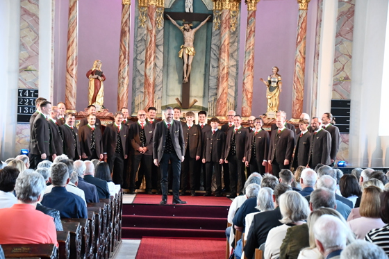 Kirche bis auf den letzten Platz gef&uuml;llt