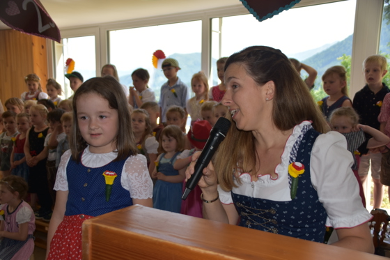 Kindergartenleiterin Caroline Granitzer führte durchs Programm