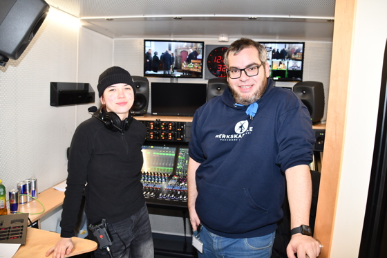 sorgten f&uuml;r den reibungslosen Ablauf w&auml;hrend der Live &Uuml;bertragung - Raphael Petras mit Kollegin