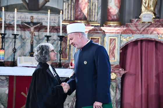 Iman von der muslimischen Glaubensgemeinschaft