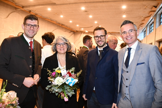 Blumengr&uuml;&szlig;e von der &Ouml;VP K&auml;rnten