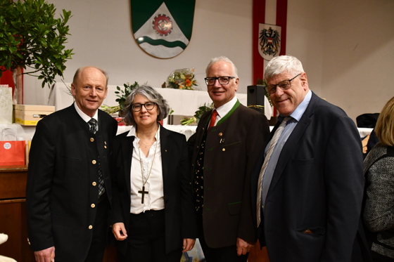 Gratulation von der Gemeinde Stockenboi - v.l.n.r.: BGM Hans J&ouml;rg Kerschbaumer, Superintendentin Andrea Mattioli, L-Pr&auml;s. a. D. Ing Reinhart Rohr, 1 VzBgm Markus Ressi