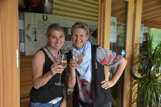 Sabine mit Geraldine vom Bistro Auszeit