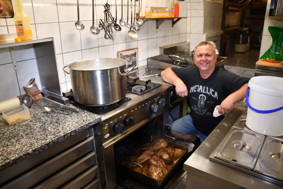 Kirchtagsbraten schmorrt schon