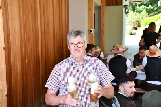 Eiskaffee - persönlich serviert vom Landesschulinspektor der Kärntner Berufsschulen