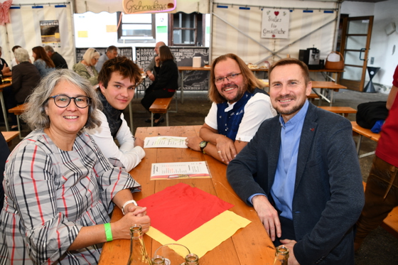 es lebe die Ökumene - Pfarrerin Andrea Mattioli mit Familie und ihren Amtskollegen von der Kath. Kirche - Pfarprovisor Karol Spinda