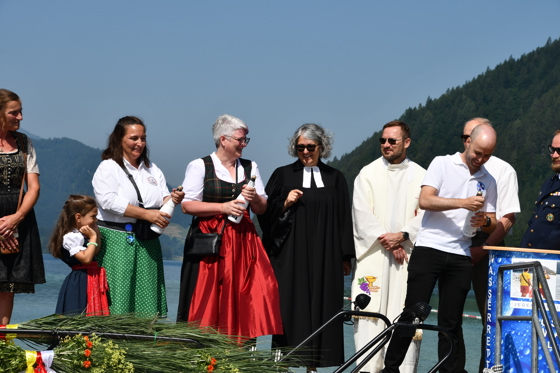 bei einer Bootstaufe darf der Sekt nicht fehlen...