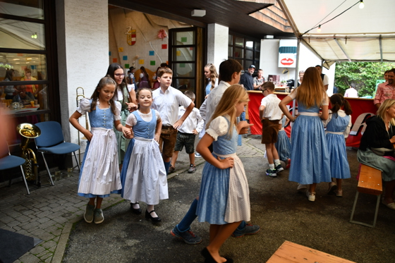 Auftanz der Kinder- und Jugendvolkstanzgruppe D`Staffbuam