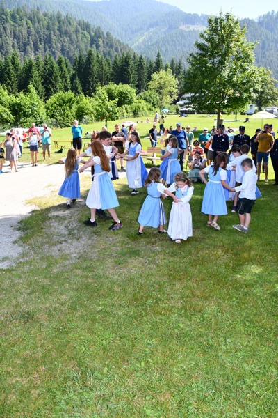 Auftanz der Kinder- und Volkstanzgruppe D`Staffbuam