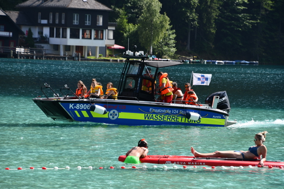 Ausfahrt mit den neuen Boot vorbei an einer hübschen Badenixe