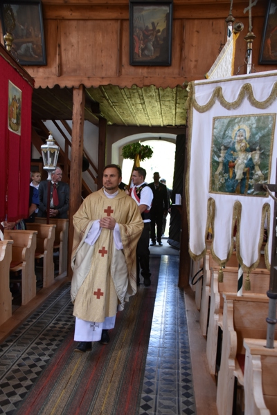 Mit Pfarrer Karol Spinda feiern wir die heilige Messe mit anschliesender Fronleichnahmsprozession