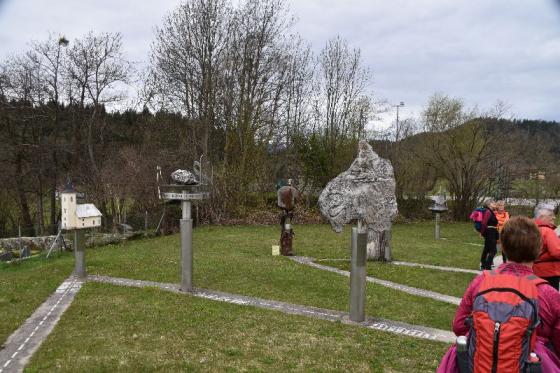 Anlässlich der Landesausstellung 2011 hat jede evangelische Kirchengemeinde Kärntens hier in Form einer Stele sich verewigen können