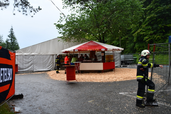 Bevor das Fest los ging musst die FF Stockenboi ausr&uuml;cken