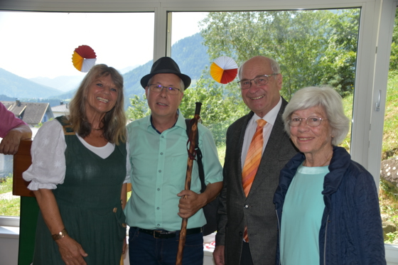 Direktor Gilbert Sattlegger mit seinen Vorgänger Dir. Ingo Matzner sowie den Lehrerinnen Susanne Schneeweiß und Friderun Kelz