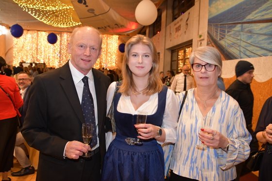 Hausherr BGM Hans J&ouml;rg Kerschbaumer mit Tochter Julia und Partnerin Martina