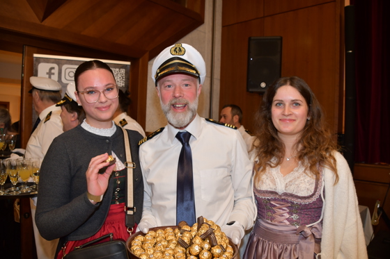 seid Jahren Cheforganisator - bei ihm laufen die F&auml;den zusammen - KH Messner Chef Herwig in charmanter Begleitung